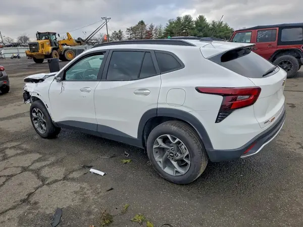 KL77LHE2XRC150897 2024 CHEVROLET TRAX - Image 2