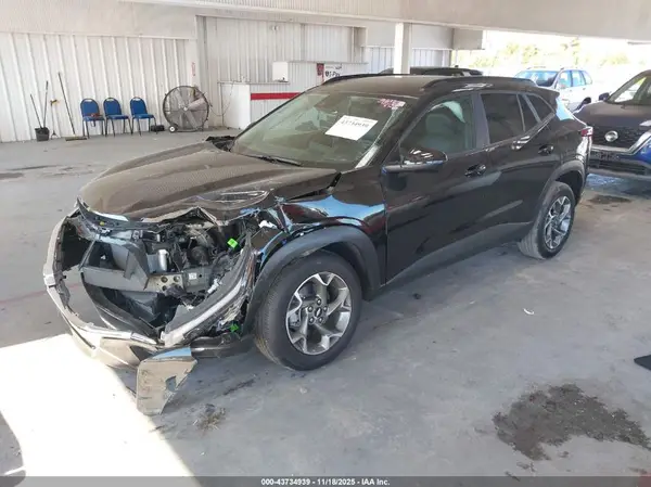 KL77LHE2XRC157526 2024 CHEVROLET TRAX - Image 2