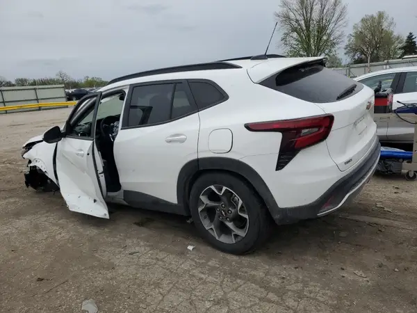 KL77LHE2XRC165416 2024 CHEVROLET TRAX - Image 2