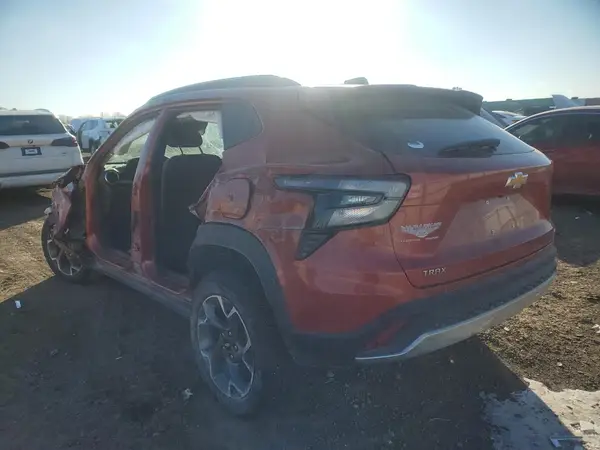 KL77LHE2XRC172074 2024 CHEVROLET TRAX - Image 2