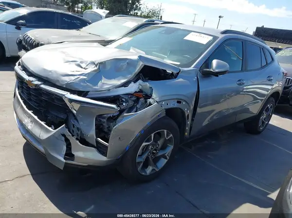 KL77LHE2XRC172222 2024 CHEVROLET TRAX - Image 2