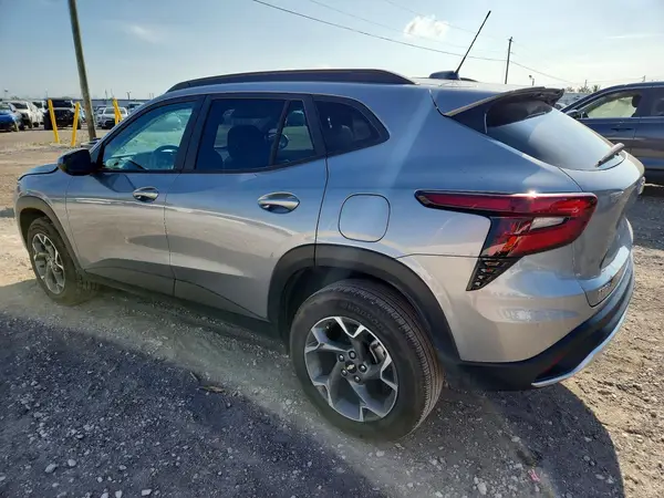 KL77LHE2XRC177758 2024 CHEVROLET TRAX - Image 2