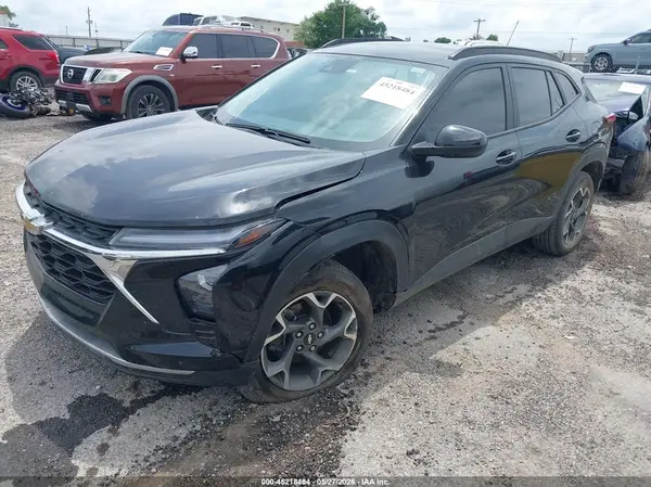 KL77LHE2XRC208555 2024 CHEVROLET TRAX - Image 2