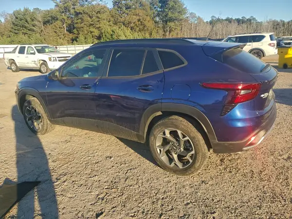 KL77LHE2XRC213318 2024 CHEVROLET TRAX - Image 2