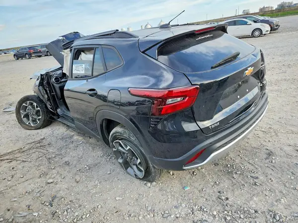 KL77LHE2XRC219314 2024 CHEVROLET TRAX - Image 2