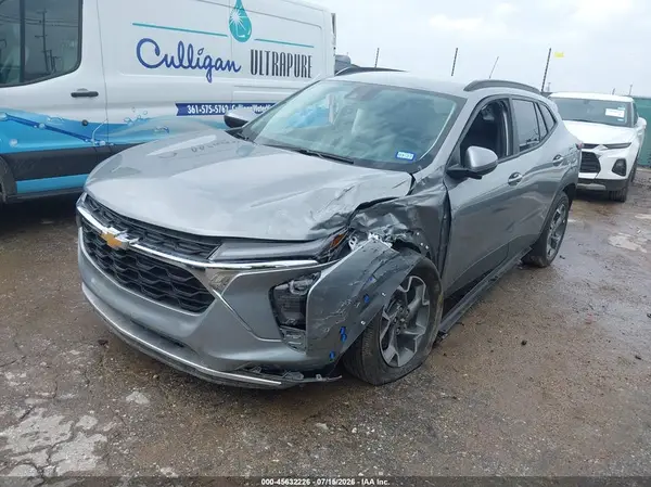 KL77LHE2XRC222472 2024 CHEVROLET TRAX - Image 2