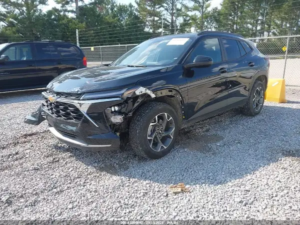 KL77LHE2XRC237568 2024 CHEVROLET TRAX - Image 2