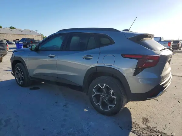 KL77LHE2XRC246383 2024 CHEVROLET TRAX - Image 2