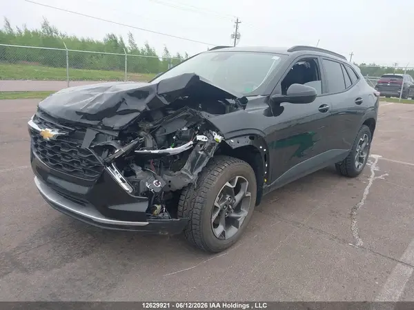KL77LHE2XSC102760 2025 CHEVROLET TRAX - Image 2
