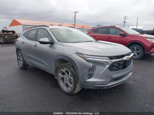 KL77LHE2XSC122281 2025 CHEVROLET TRAX - Image 1