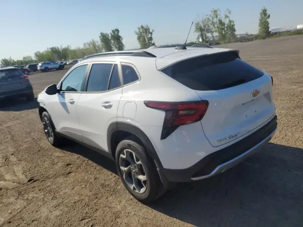 KL77LHE2XSC227418 2025 CHEVROLET TRAX - Image 2