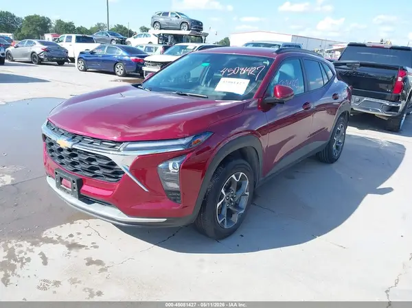 KL77LHEP0SC004140 2025 CHEVROLET TRAX - Image 2