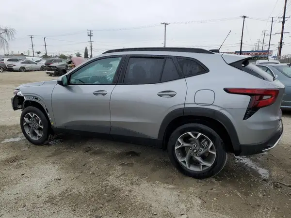 KL77LHEP0SC020712 2025 CHEVROLET TRAX - Image 2