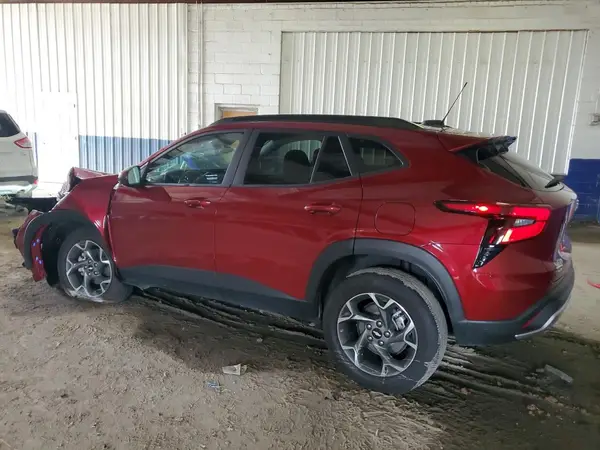 KL77LHEP0SC044332 2025 CHEVROLET TRAX - Image 2