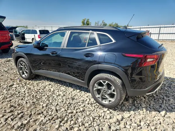 KL77LHEP0SC057839 2025 CHEVROLET TRAX - Image 2