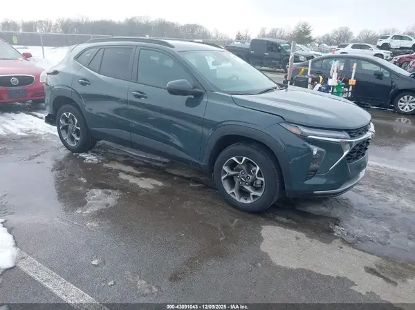 KL77LHEP0SC065245 2025 CHEVROLET TRAX - Image 1
