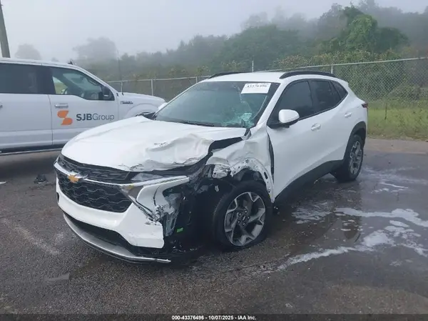 KL77LHEP0SC078383 2025 CHEVROLET TRAX - Image 2