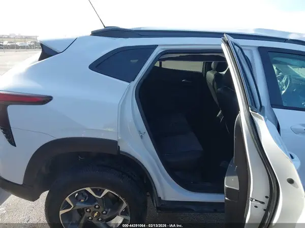 KL77LHEP0SC083406 2025 CHEVROLET TRAX - Image 8
