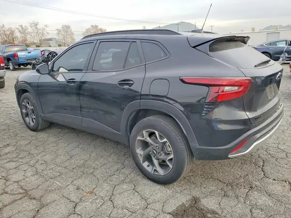 KL77LHEP0SC087746 2025 CHEVROLET TRAX - Image 2