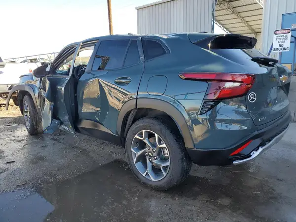 KL77LHEP0SC090128 2025 CHEVROLET TRAX - Image 2