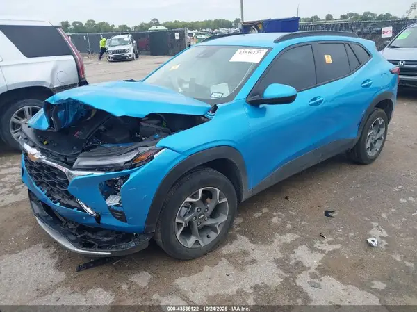 KL77LHEP0SC091117 2025 CHEVROLET TRAX - Image 2