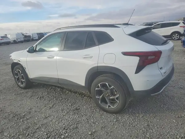 KL77LHEP0SC096642 2025 CHEVROLET TRAX - Image 2