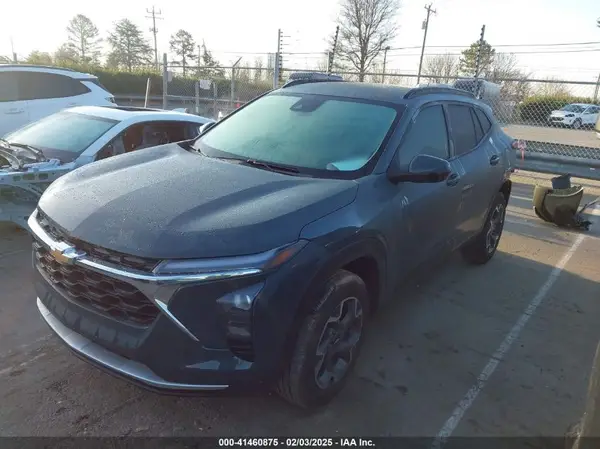 KL77LHEP0SC103136 2025 CHEVROLET TRAX - Image 2