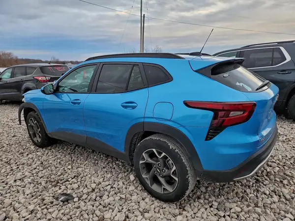 KL77LHEP0SC103444 2025 CHEVROLET TRAX - Image 2