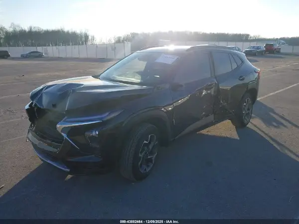 KL77LHEP0SC108529 2025 CHEVROLET TRAX - Image 2