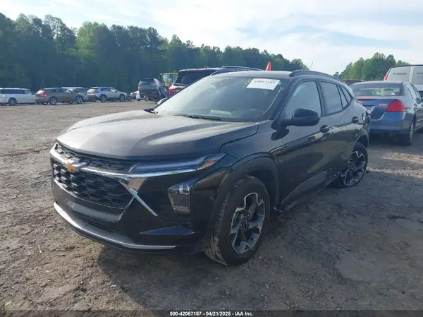 KL77LHEP0SC111530 2025 CHEVROLET TRAX - Image 2