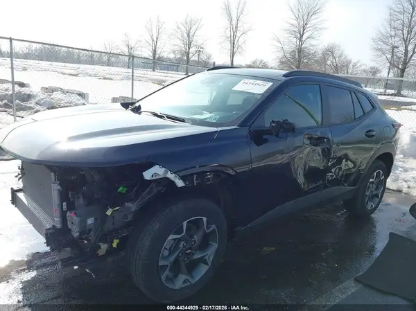 KL77LHEP0SC114623 2025 CHEVROLET TRAX - Image 2