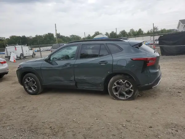 KL77LHEP0SC122480 2025 CHEVROLET TRAX - Image 2