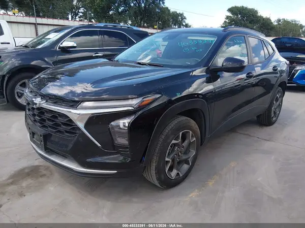KL77LHEP0SC124505 2025 CHEVROLET TRAX - Image 2