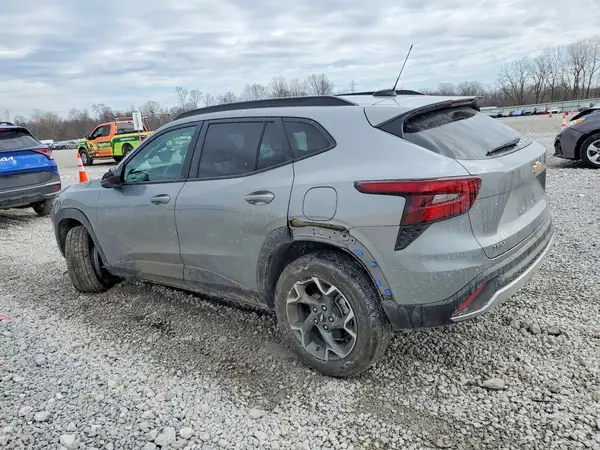KL77LHEP0SC128487 2025 CHEVROLET TRAX - Image 2