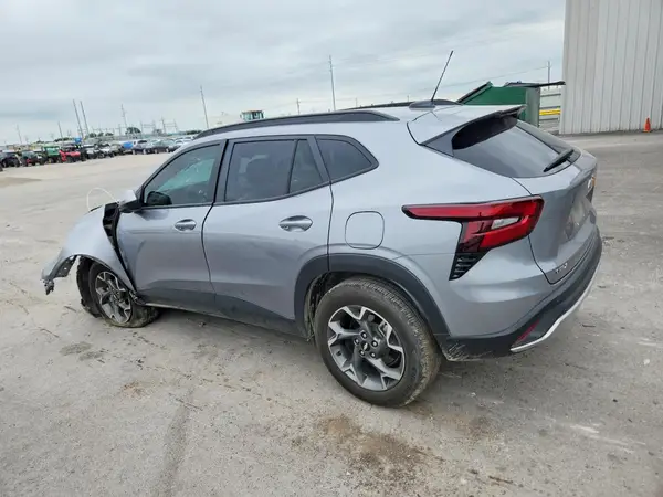 KL77LHEP0SC140512 2025 CHEVROLET TRAX - Image 2