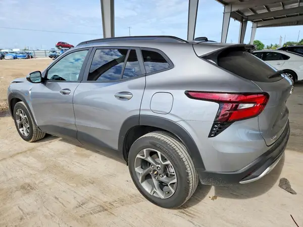 KL77LHEP0SC145483 2025 CHEVROLET TRAX - Image 2