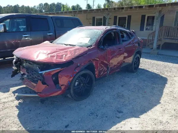 KL77LHEP0SC148870 2025 CHEVROLET TRAX - Image 2