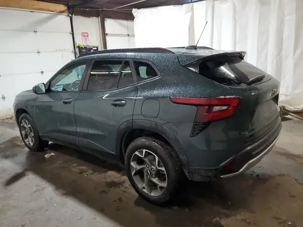 KL77LHEP0SC163210 2025 CHEVROLET TRAX - Image 2