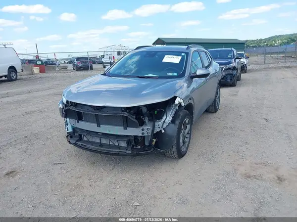 KL77LHEP0SC165247 2025 CHEVROLET TRAX - Image 2