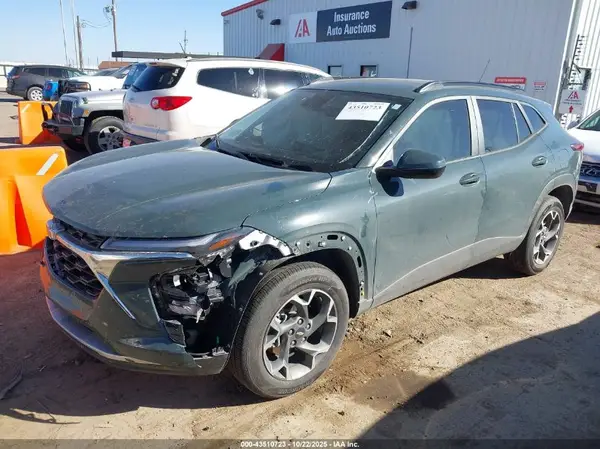 KL77LHEP0SC174286 2025 CHEVROLET TRAX - Image 2