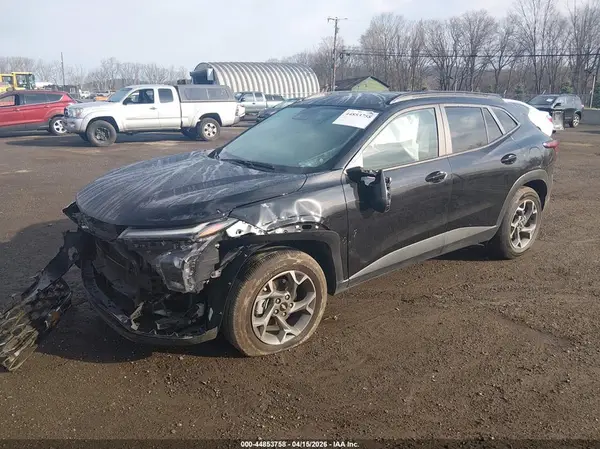 KL77LHEP0SC174840 2025 CHEVROLET TRAX - Image 2