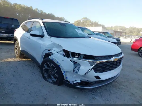 KL77LHEP0SC185174 2025 CHEVROLET TRAX - Image 1