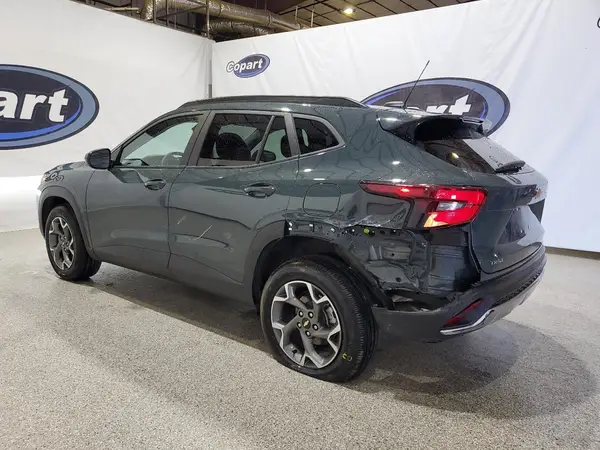 KL77LHEP0SC186180 2025 CHEVROLET TRAX - Image 2