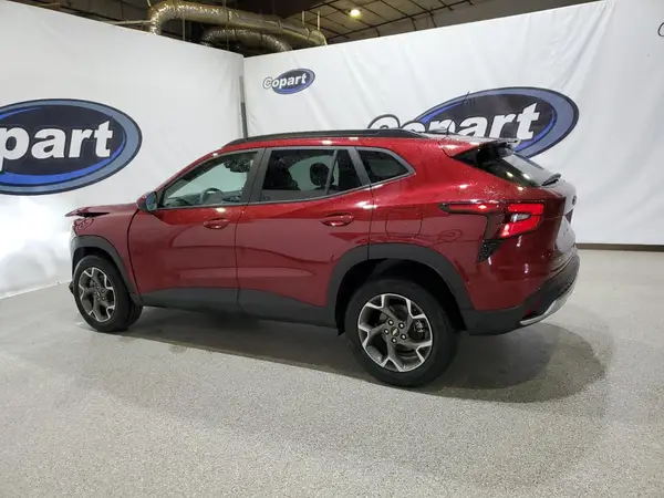 KL77LHEP0SC186406 2025 CHEVROLET TRAX - Image 2