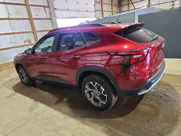 KL77LHEP0SC190729 2025 CHEVROLET TRAX - Image 2