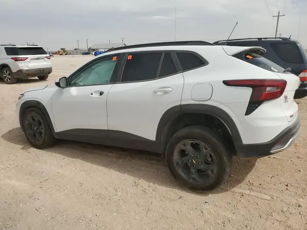 KL77LHEP0SC193114 2025 CHEVROLET TRAX - Image 2
