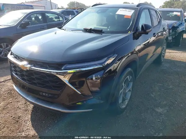 KL77LHEP0SC210719 2025 CHEVROLET TRAX - Image 2