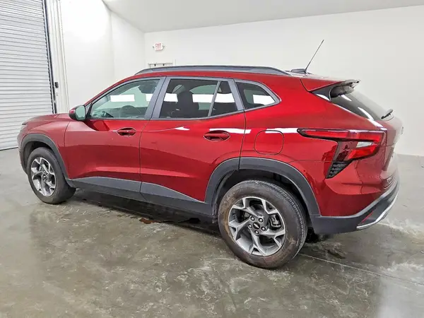 KL77LHEP0SC215726 2025 CHEVROLET TRAX - Image 2
