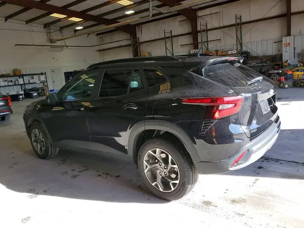 KL77LHEP0SC218965 2025 CHEVROLET TRAX - Image 2