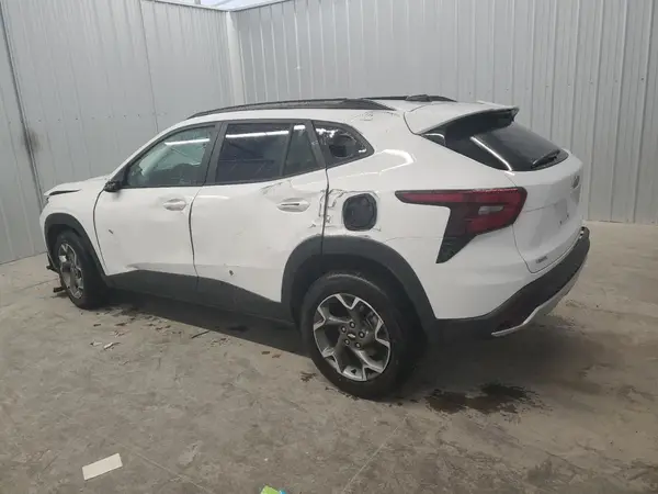 KL77LHEP0SC228461 2025 CHEVROLET TRAX - Image 2